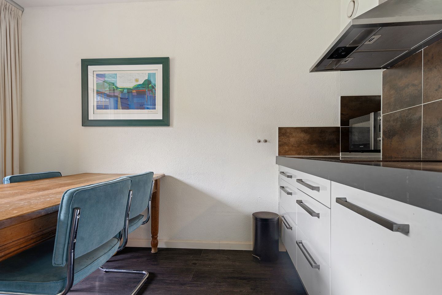 Photo 34 of Van der Waalsstraat 24