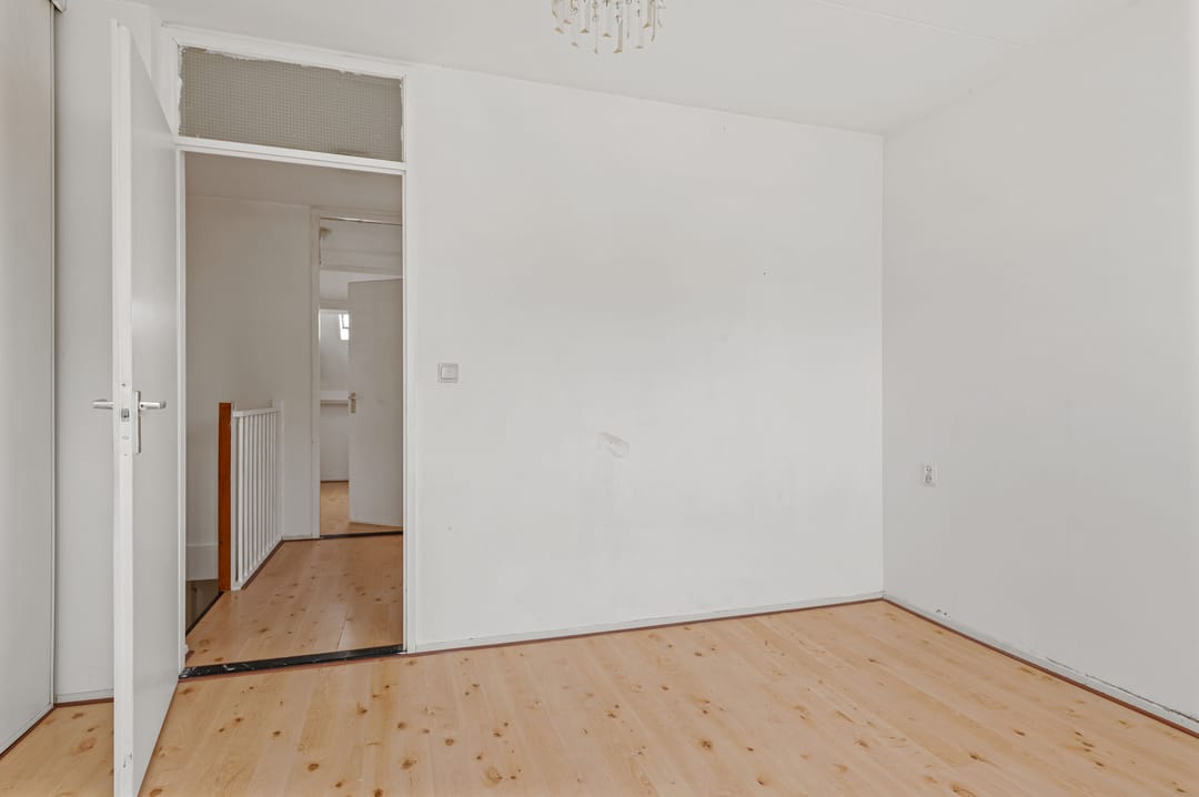 Spacious 3-bedroom maisonette with sunny west-facing balcony in Haarlem — 22