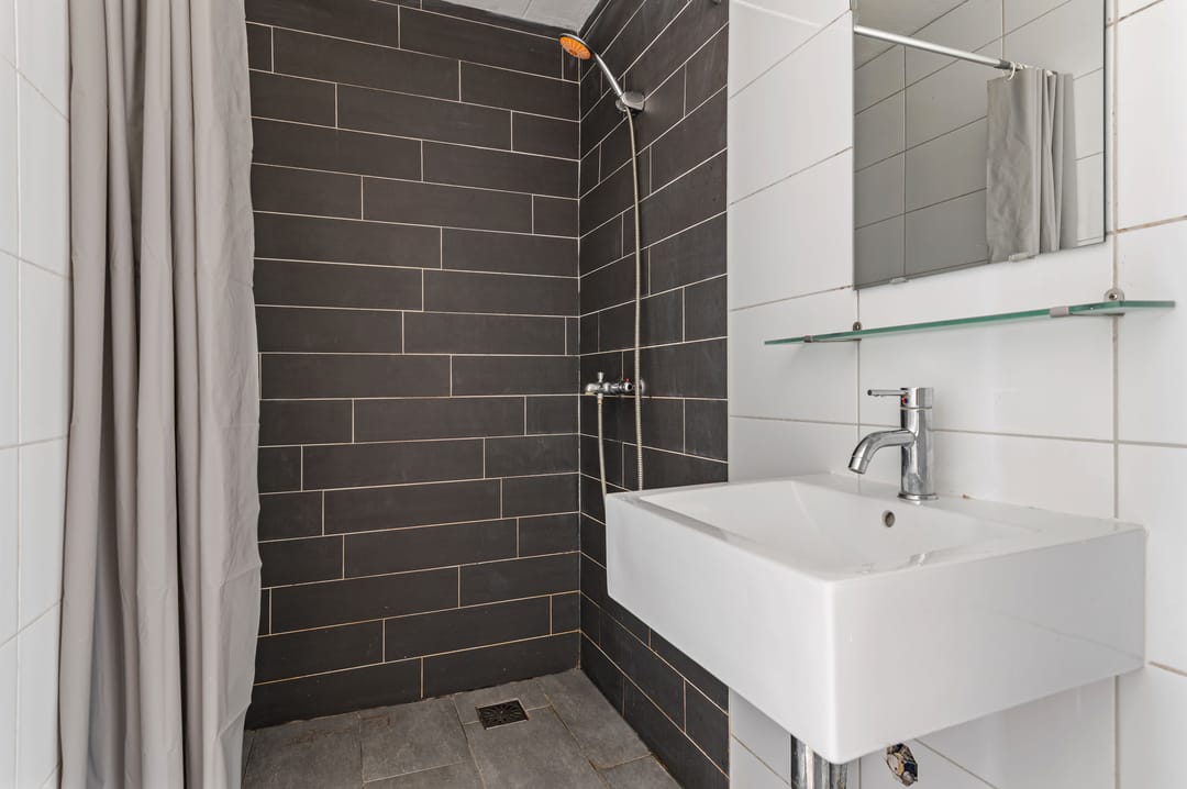 Spacious 3-bedroom maisonette with sunny west-facing balcony in Haarlem — 28