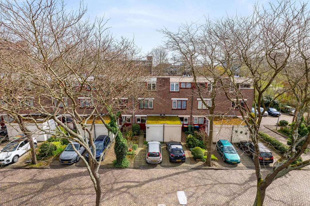 Spacious 3-bedroom maisonette with sunny west-facing balcony in Haarlem — 31