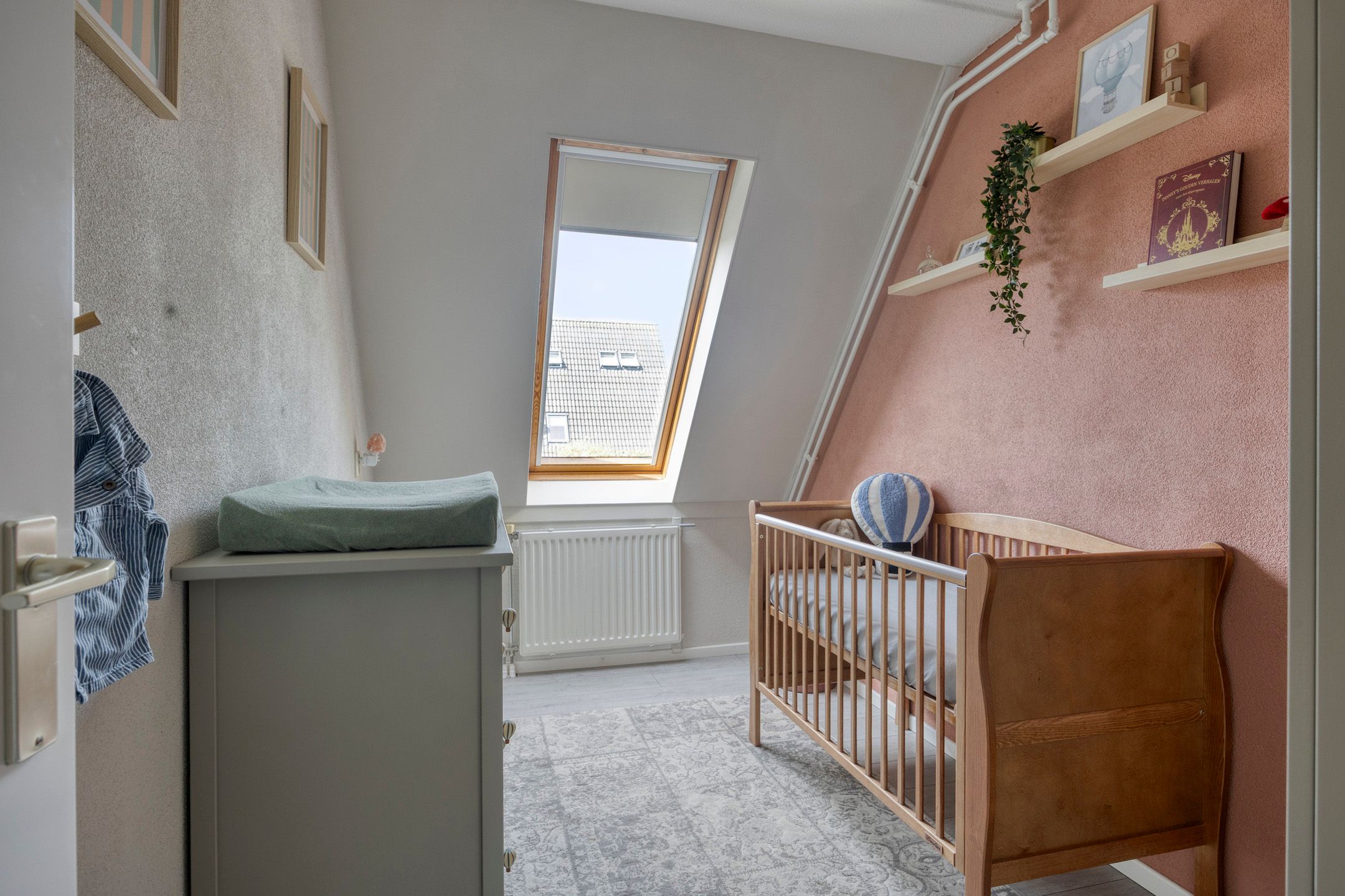 Comfortable Family Home with Four Bedrooms and Private Parking in Popular Het Ven Neighborhood — 18