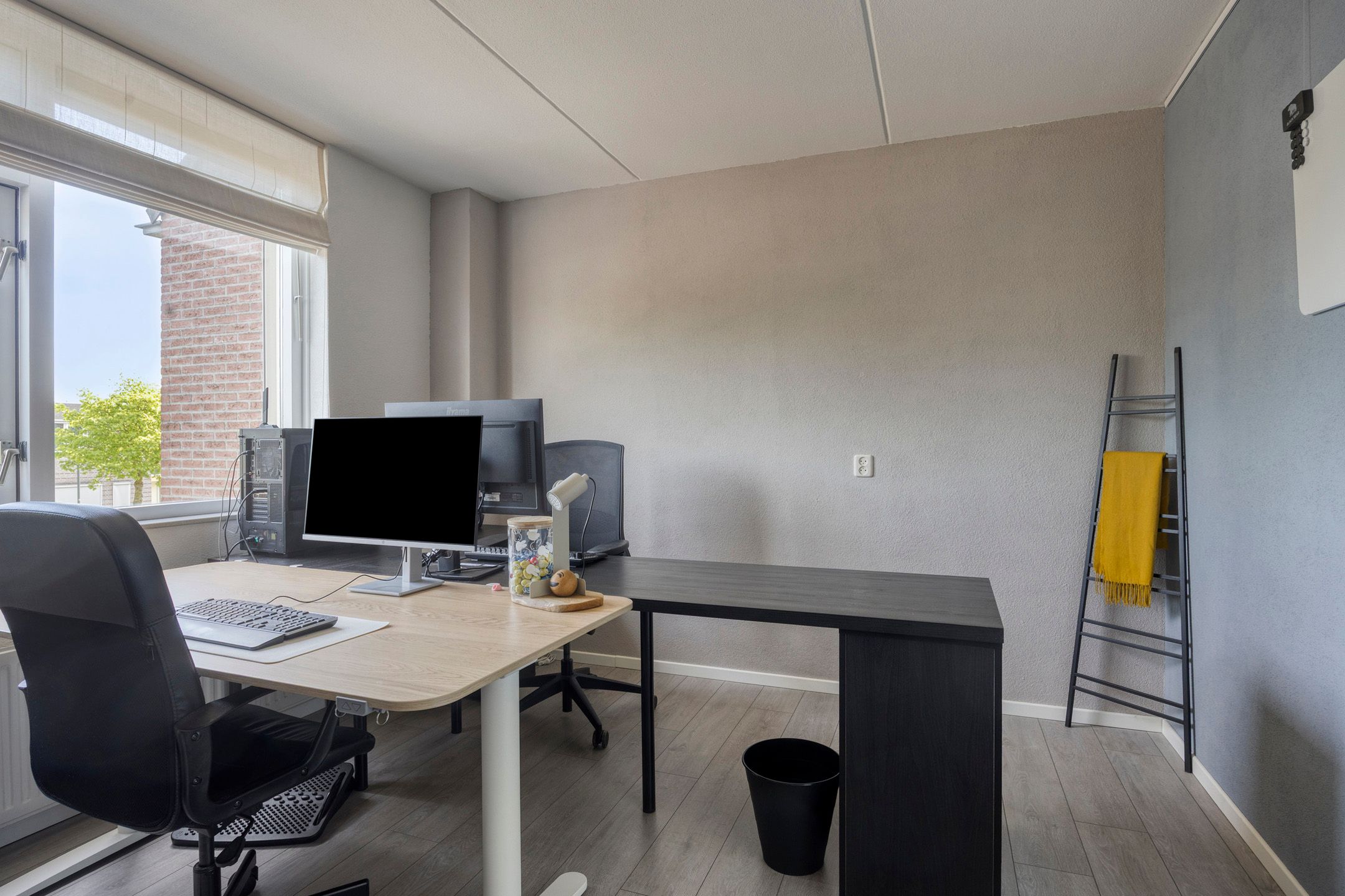 Comfortable Family Home with Four Bedrooms and Private Parking in Popular Het Ven Neighborhood — 21