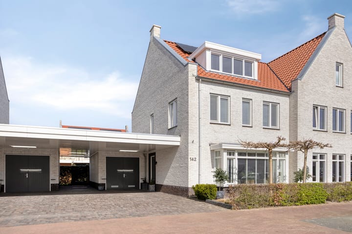 Lover 142 main image