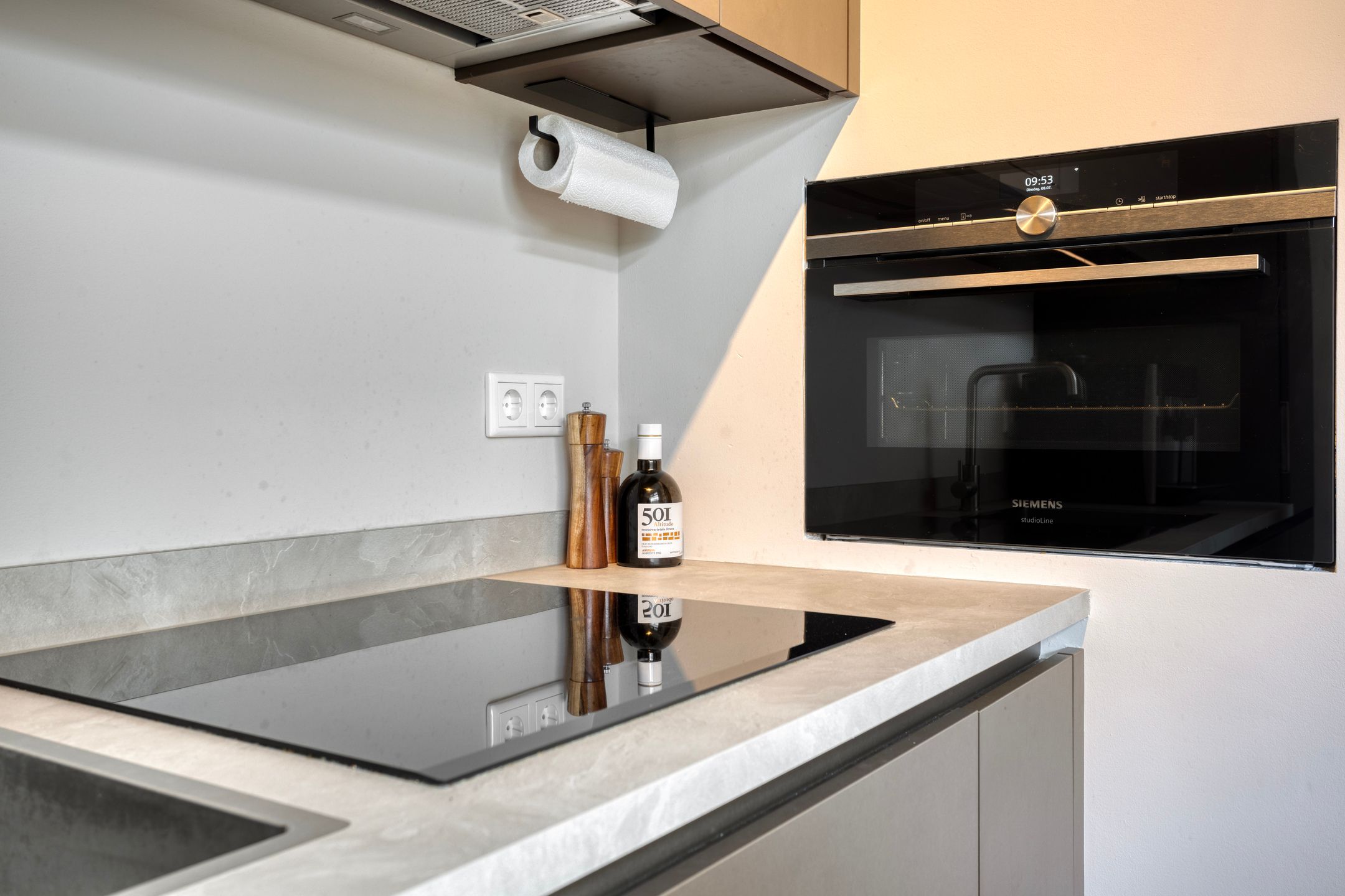 Charming renovated terraced home with sunny garden and modern amenities — 12
