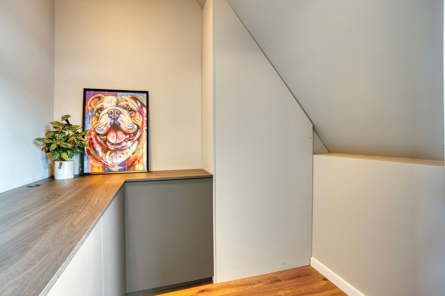 Charming renovated terraced home with sunny garden and modern amenities — 25