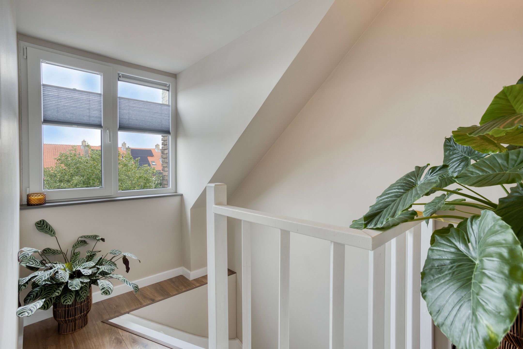 Charming renovated terraced home with sunny garden and modern amenities — 21