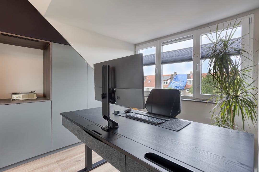 Charming renovated terraced home with sunny garden and modern amenities — 22