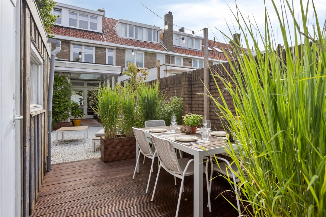 Charming renovated terraced home with sunny garden and modern amenities — 31
