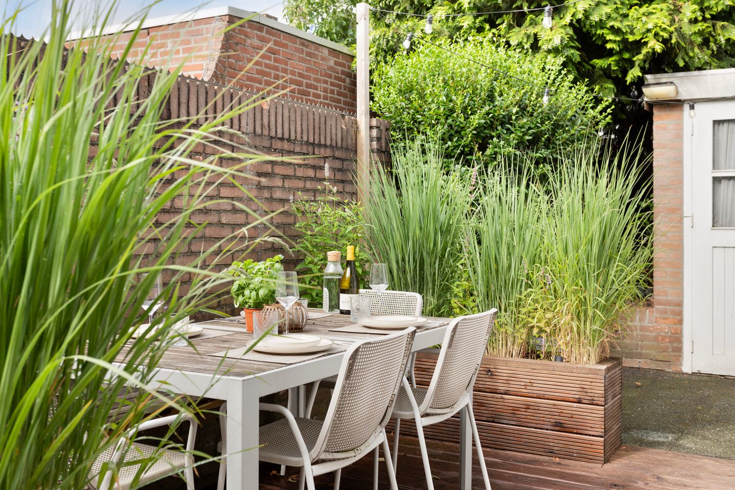 Charming renovated terraced home with sunny garden and modern amenities — 29