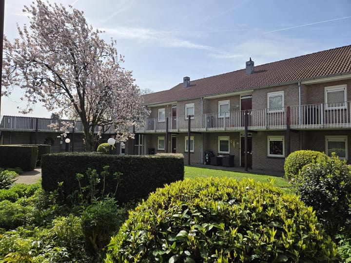 Photo 5 of Burg v d Weijerstraat 38
