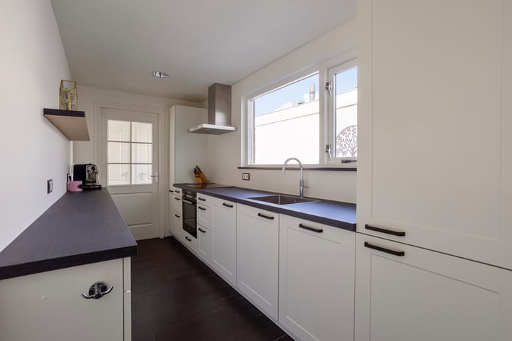 Photo 2 of Breewaterstraat 36