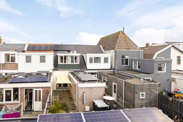 Photo 3 of Breewaterstraat 36