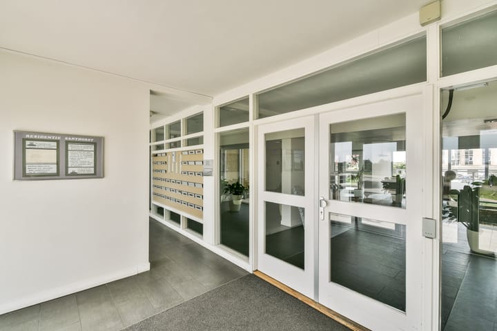 Photo 4 of Burgemeester van Alphenstraat 61-F14