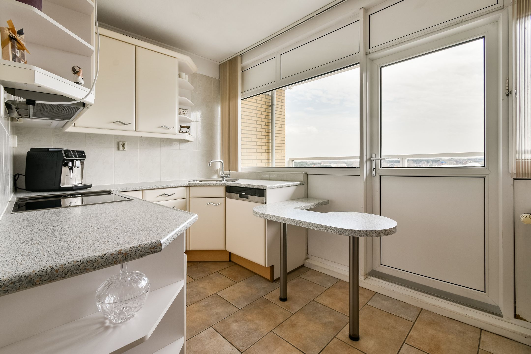 Foto 9 van Burgemeester van Alphenstraat 61-F14