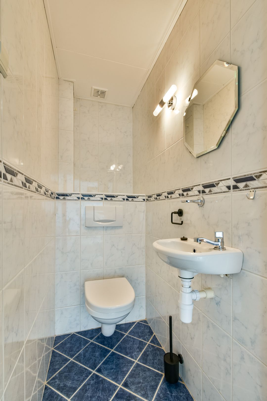 Foto 22 van Burgemeester van Alphenstraat 61-F14