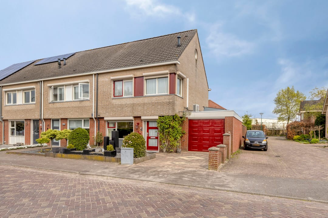 Photo 1 of Sergeant Thompsonstraat 8