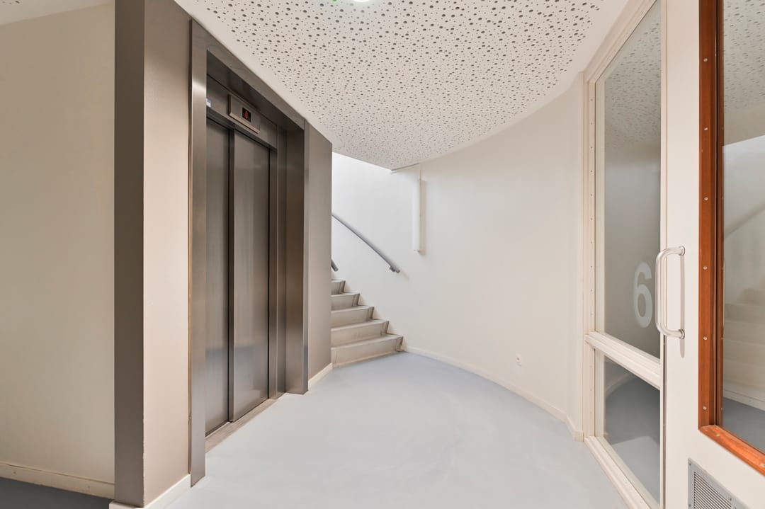 Spacious 3-Room Apartment with Large Sunny Balcony and Panoramic Views — 30