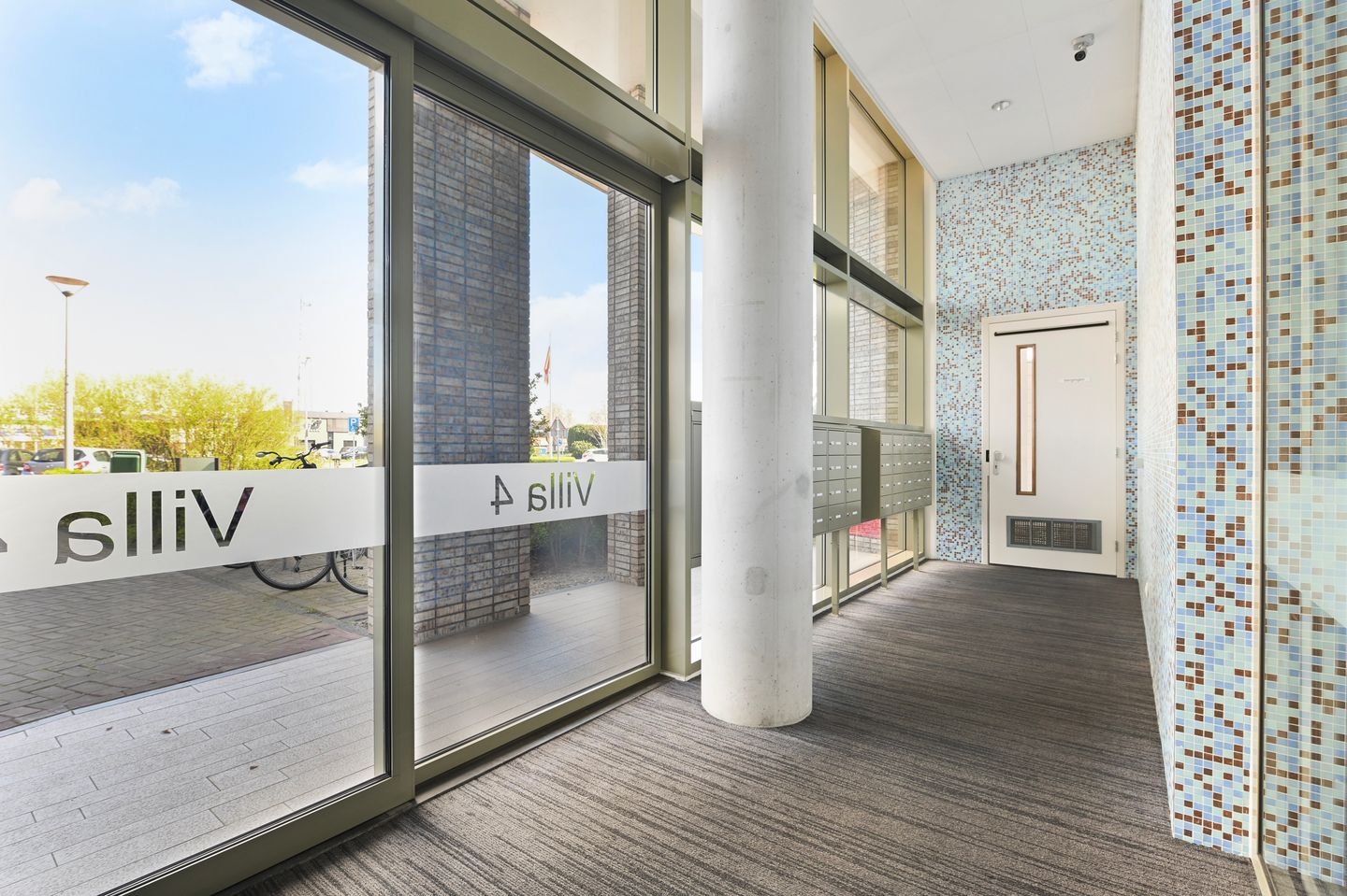 Spacious 3-Room Apartment with Large Sunny Balcony and Panoramic Views — 28