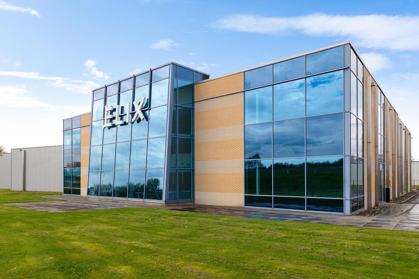 View photo 1 of Handelsweg 4