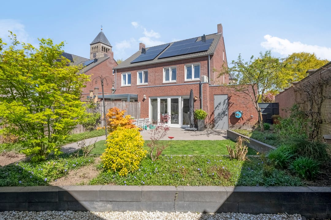 Move-in Ready Semi-Detached Home with Garage in Limbricht — 26
