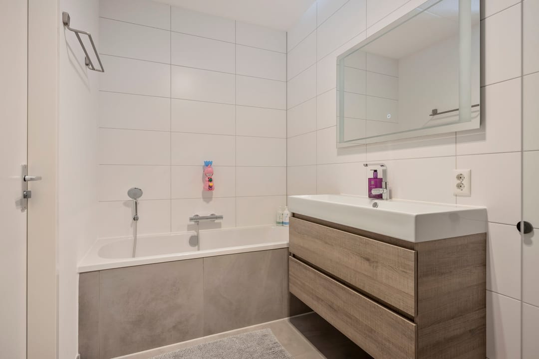 Move-in Ready Semi-Detached Home with Garage in Limbricht — 38