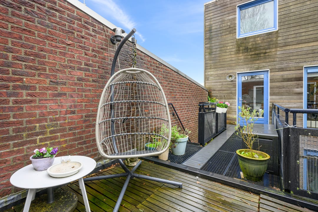 Unique Dual-Structure Home with Live-Work Potential in Zenderpark — 23