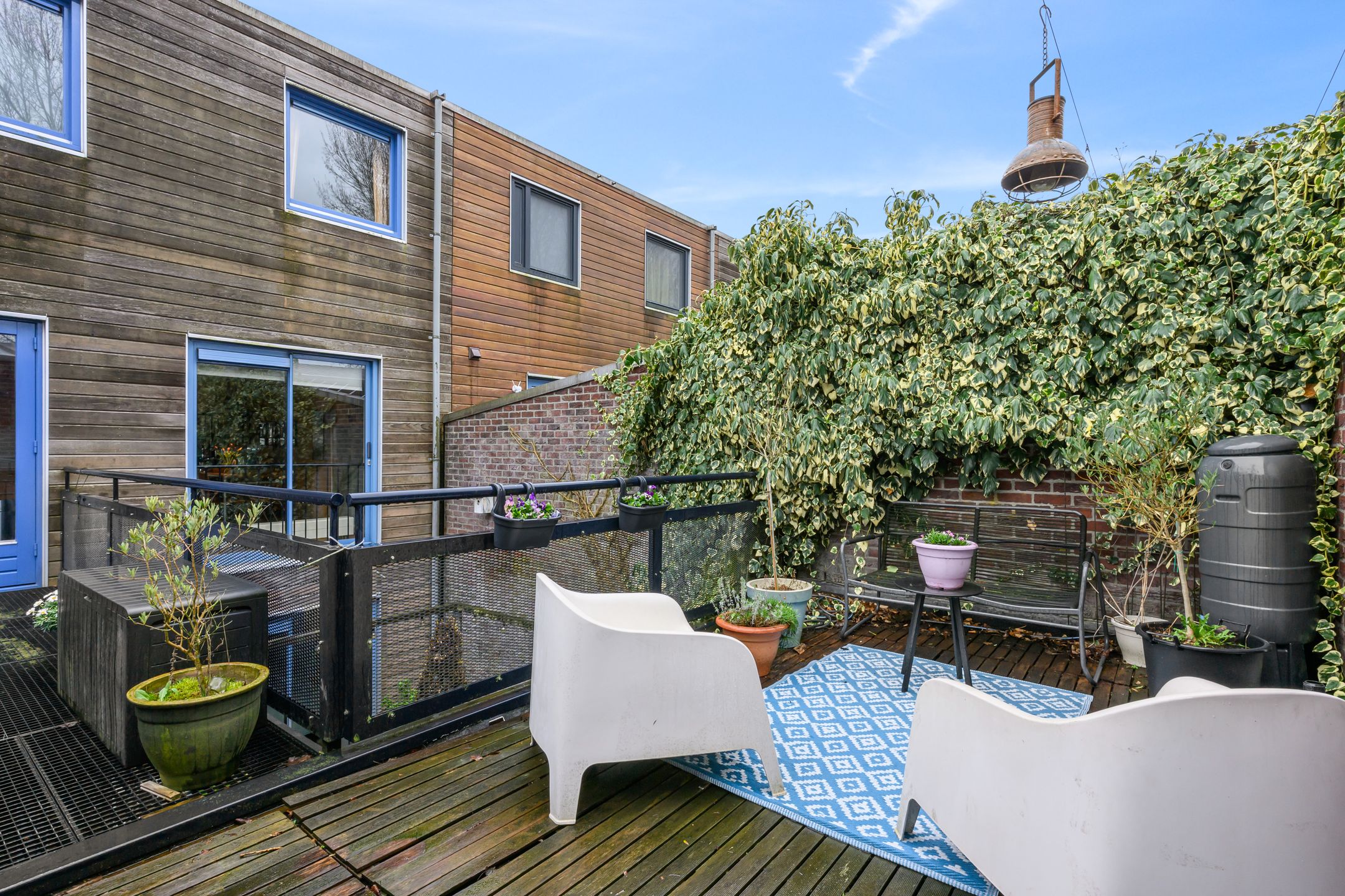 Unique Dual-Structure Home with Live-Work Potential in Zenderpark — 24