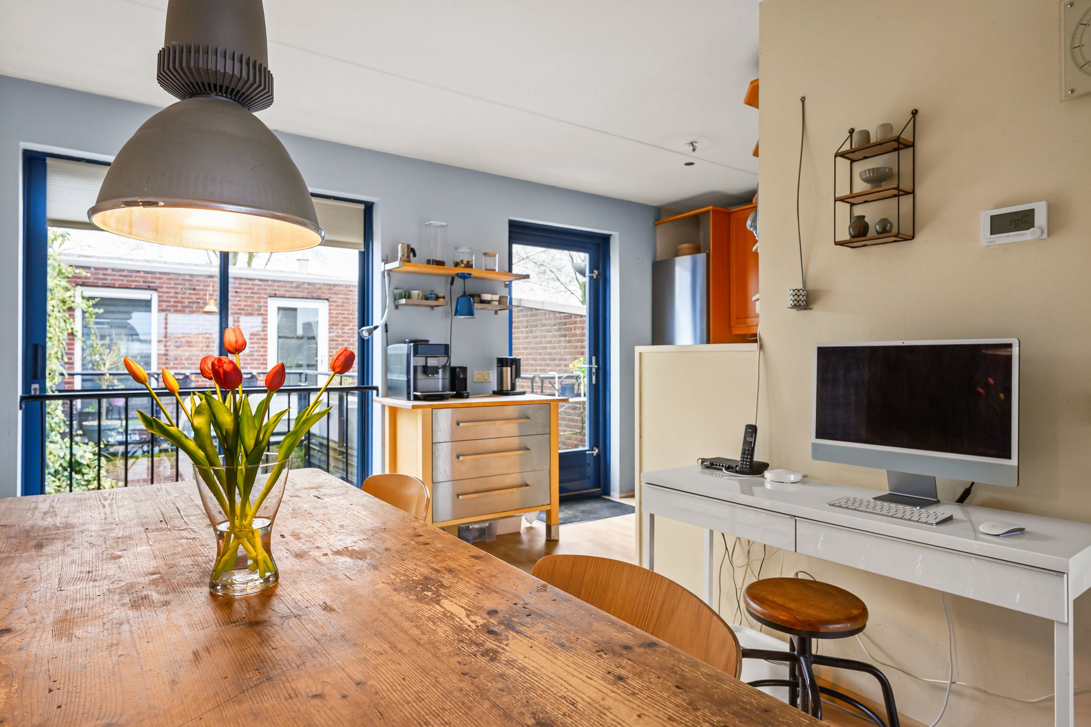 Unique Dual-Structure Home with Live-Work Potential in Zenderpark — 12