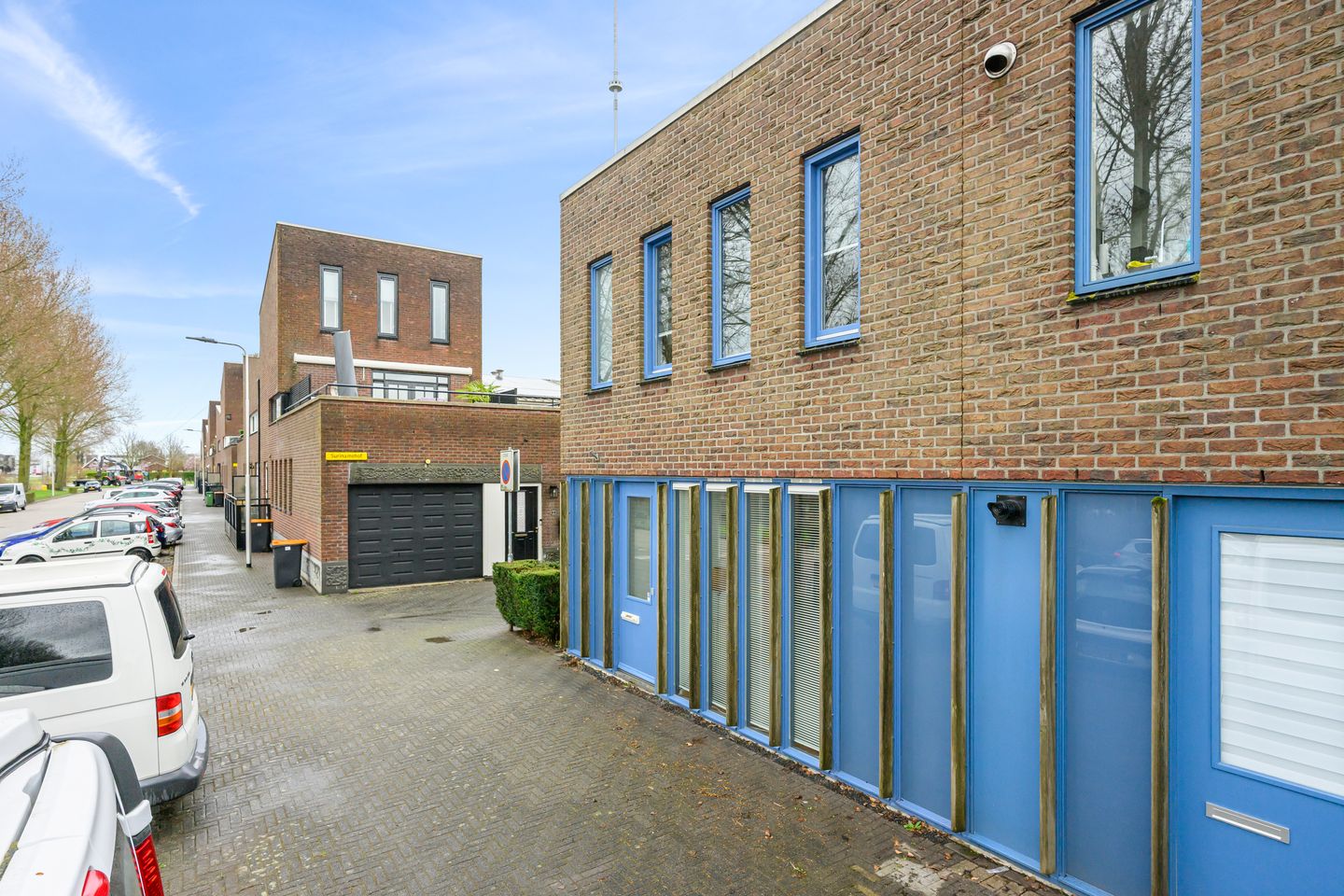 Unique Dual-Structure Home with Live-Work Potential in Zenderpark — 34