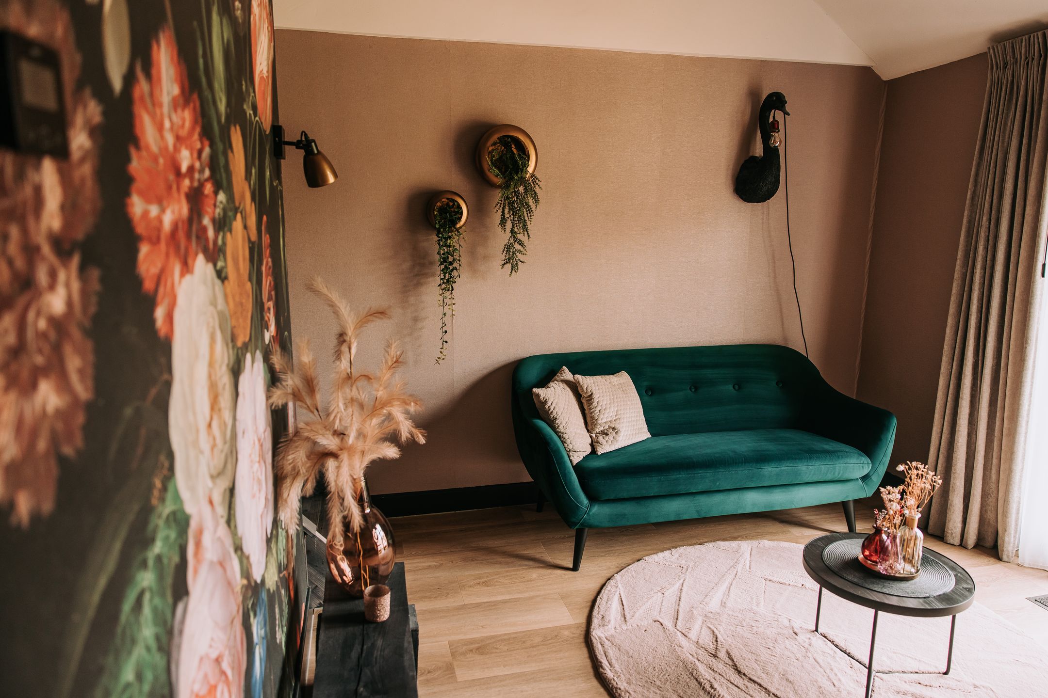 Luxury Boutique B&B with Renovation Farmhouse and Wellness Garden — 15
