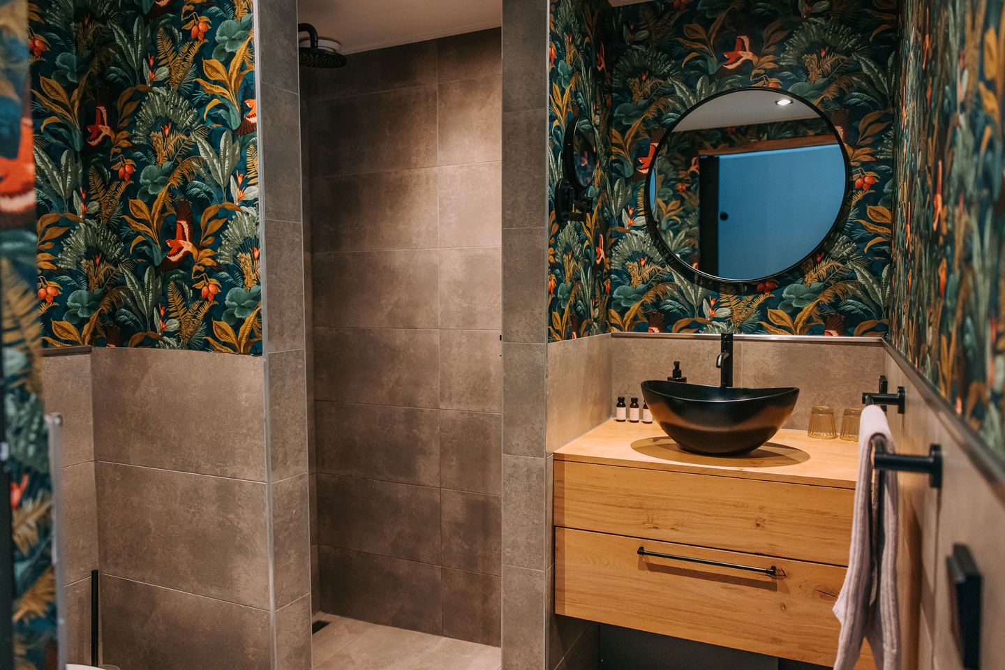 Luxury Boutique B&B with Renovation Farmhouse and Wellness Garden — 19
