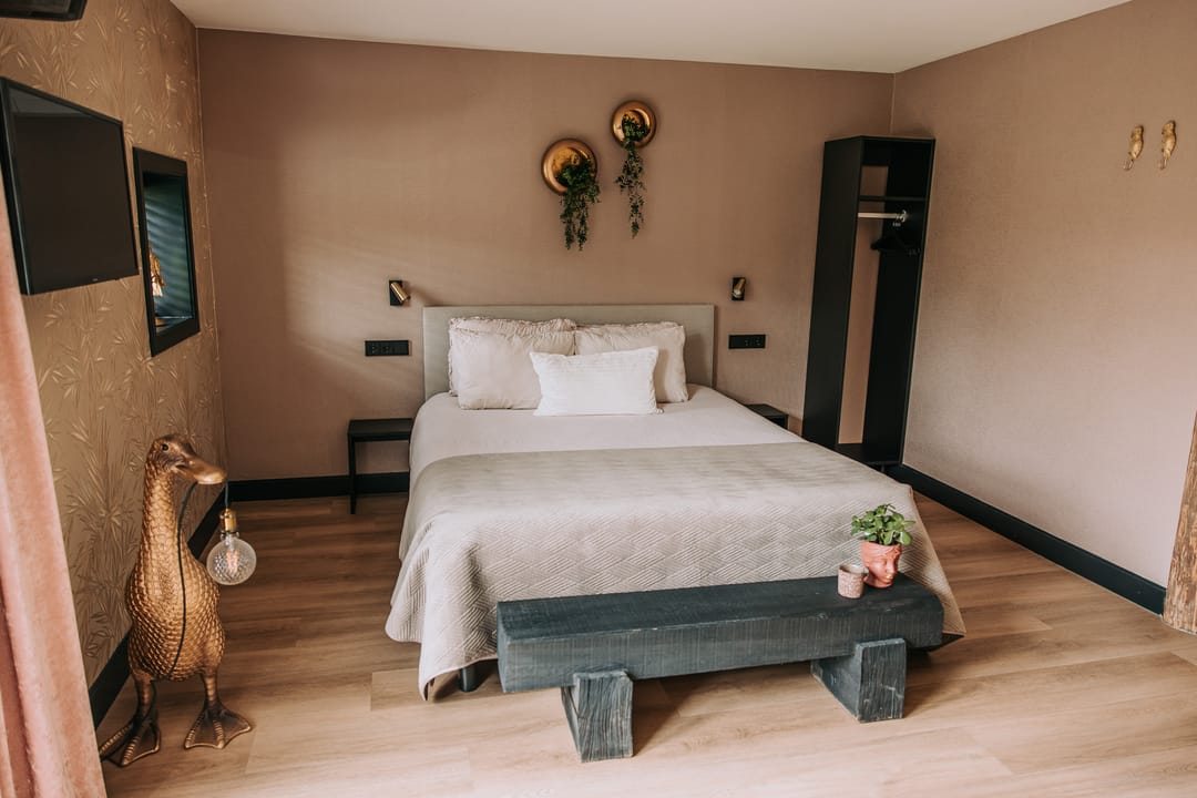 Luxury Boutique B&B with Renovation Farmhouse and Wellness Garden — 38