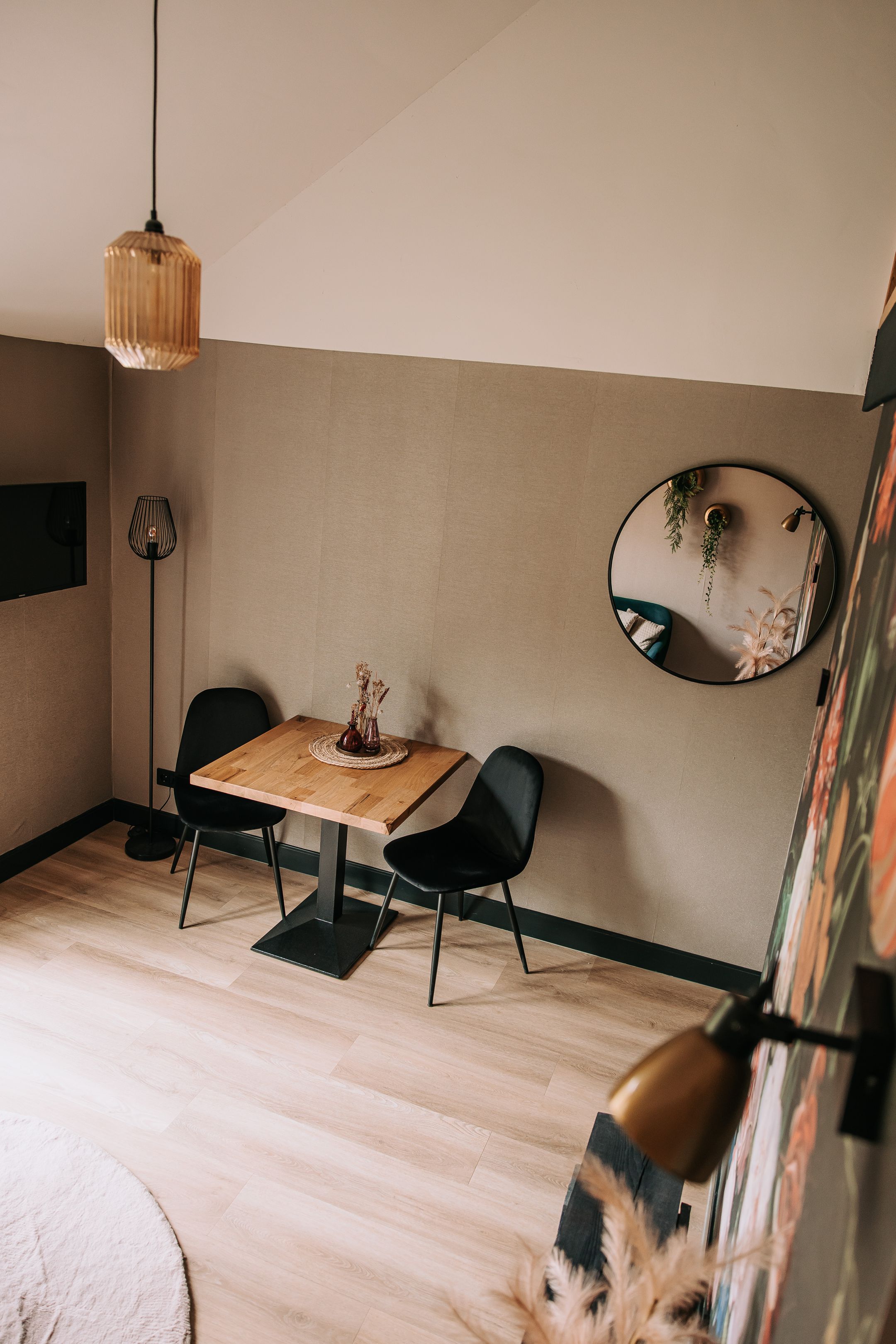 Luxury Boutique B&B with Renovation Farmhouse and Wellness Garden — 18