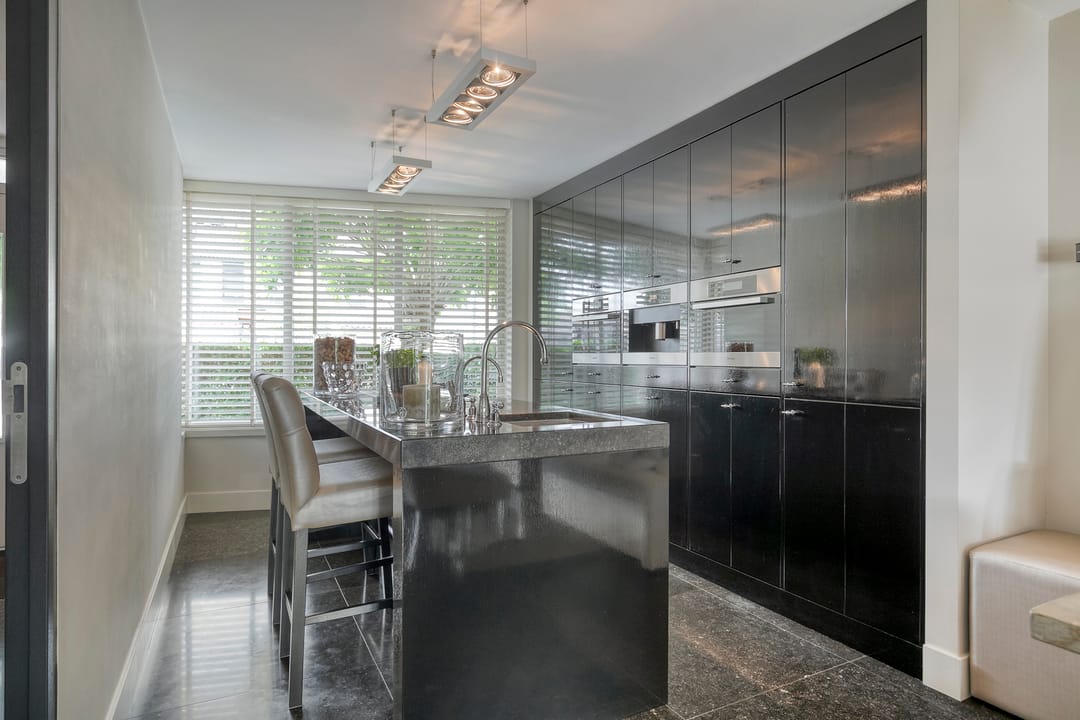 Hoekwoning met garage en luxe afwerking in Maaswijk — 13