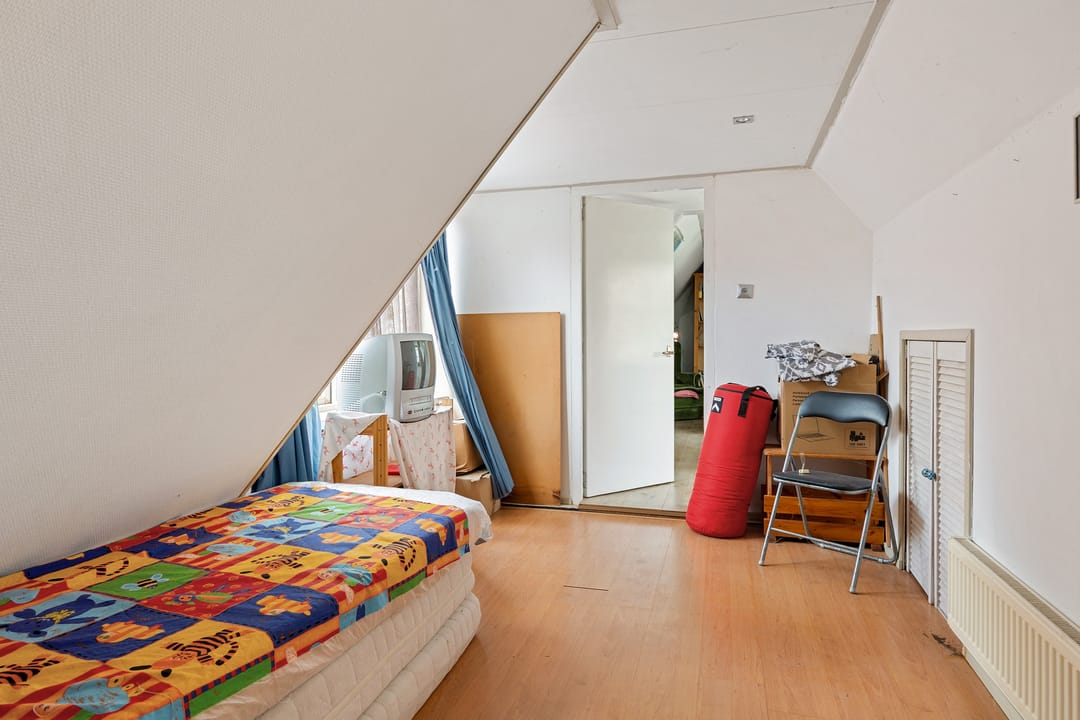 Foto 32 van JH van Aismawei 16