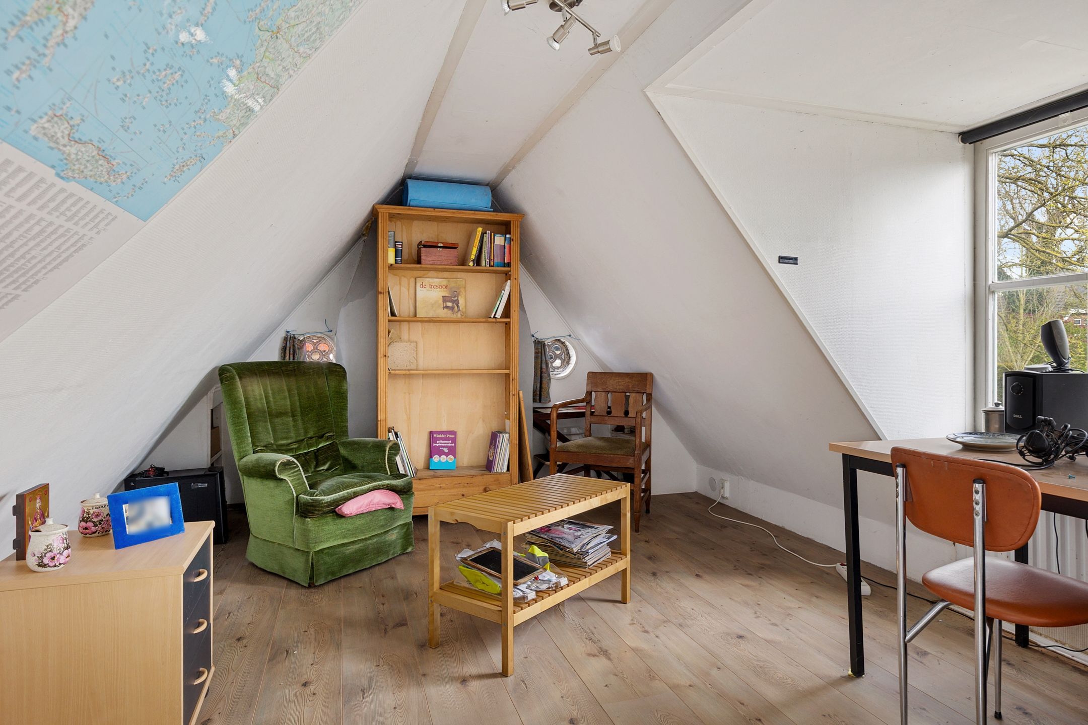 Foto 33 van JH van Aismawei 16