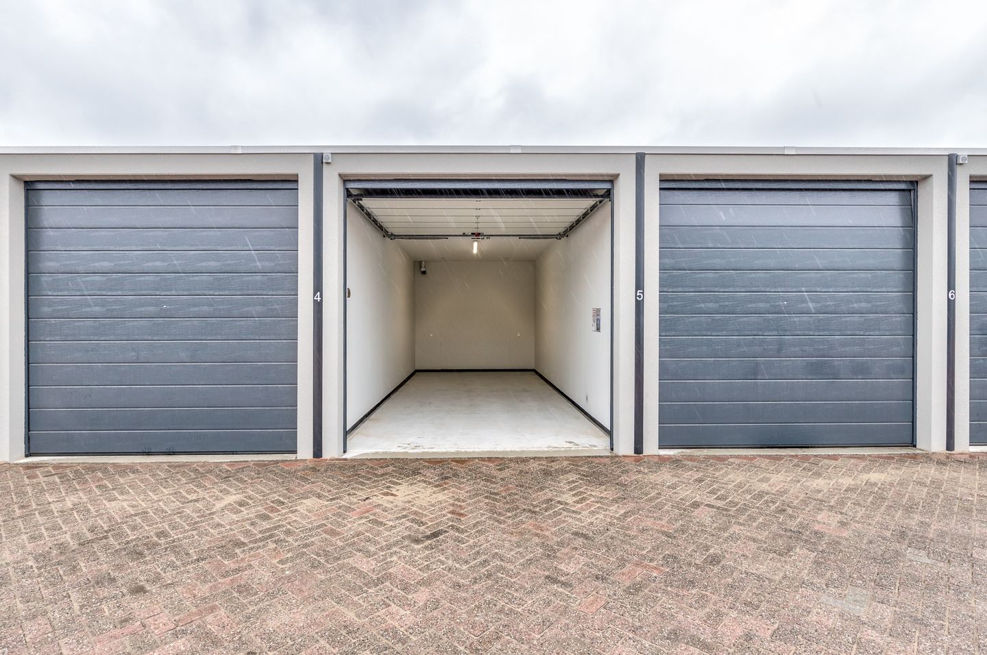 Bekijk foto 2 van Industrieweg 21