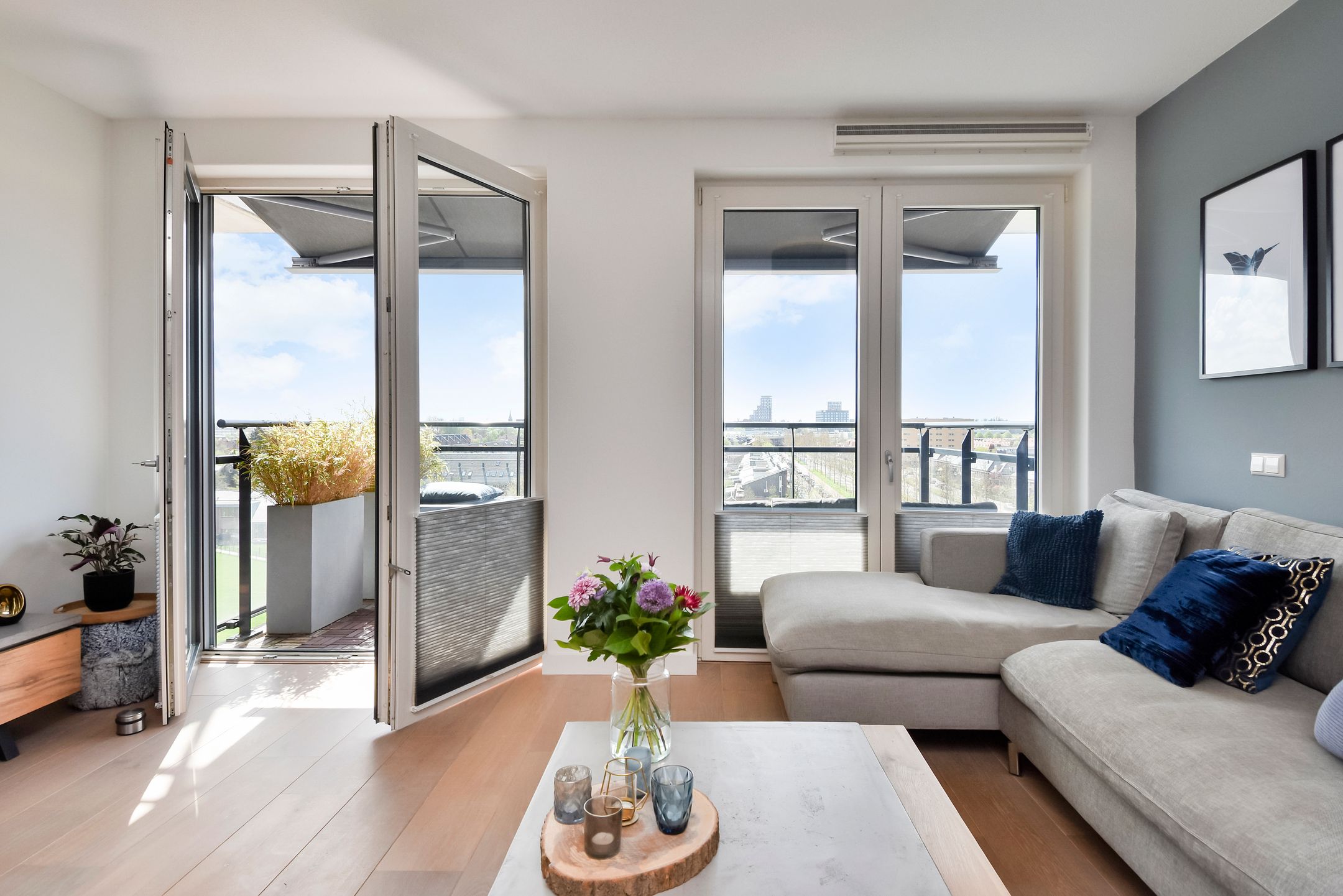 Foto 3 van Vrouw Avenweg 16-A