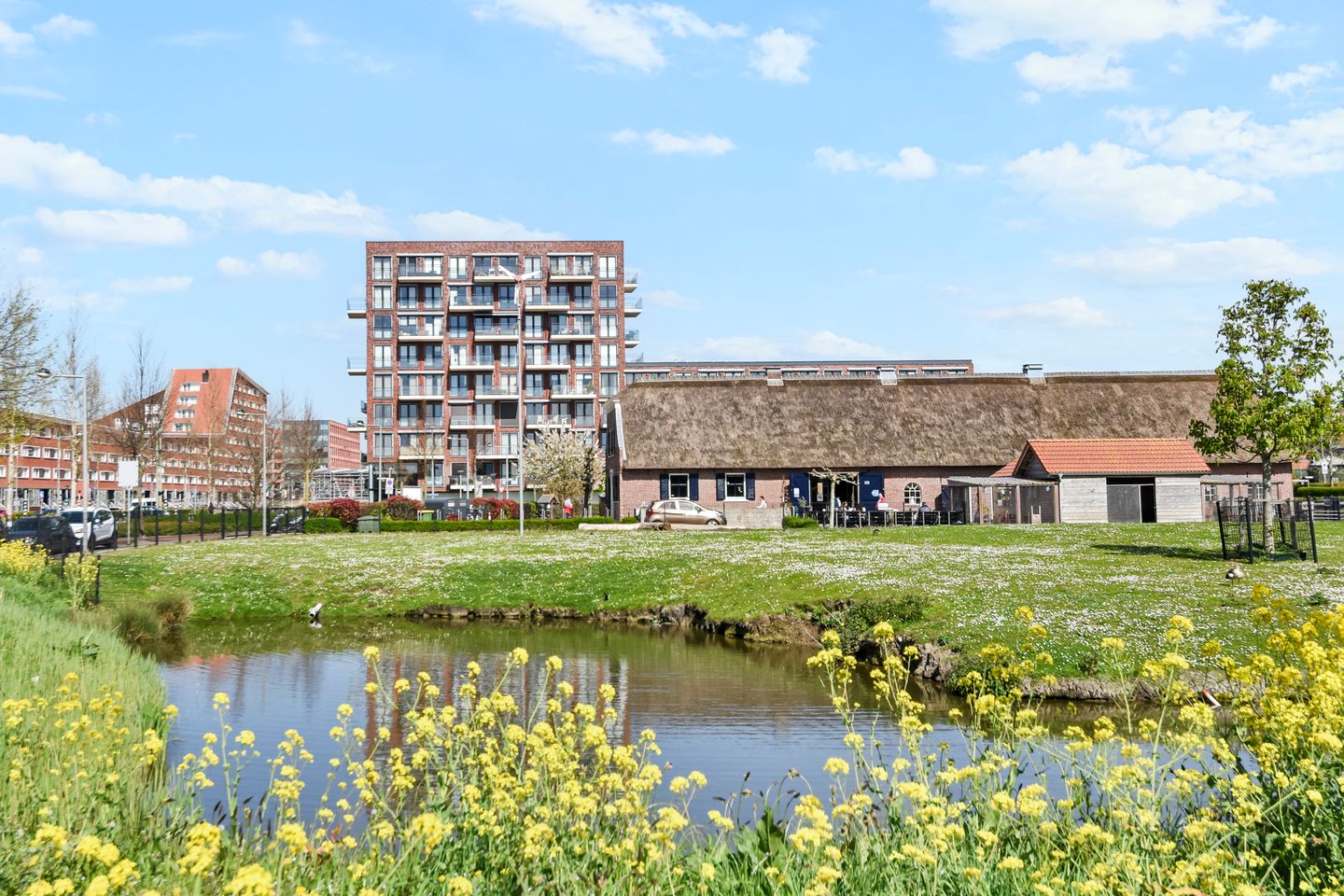 Foto 5 van Vrouw Avenweg 16-A