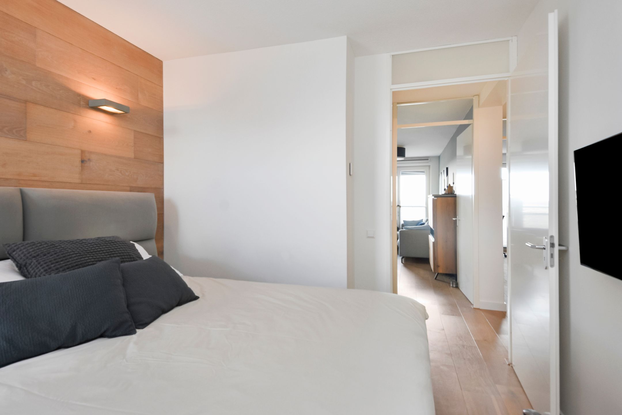 Foto 24 van Vrouw Avenweg 16-A