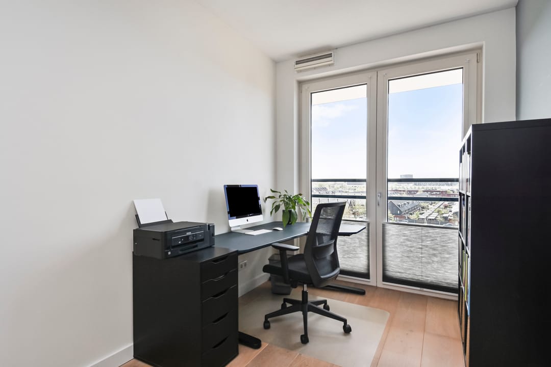 Foto 26 van Vrouw Avenweg 16-A