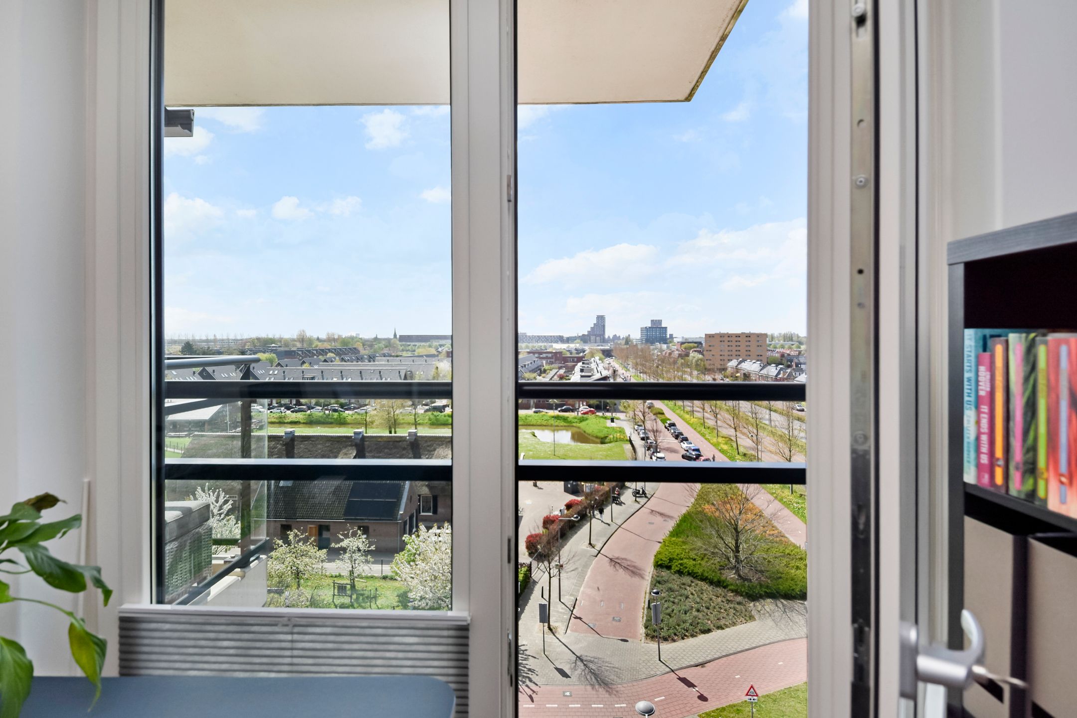 Foto 27 van Vrouw Avenweg 16-A