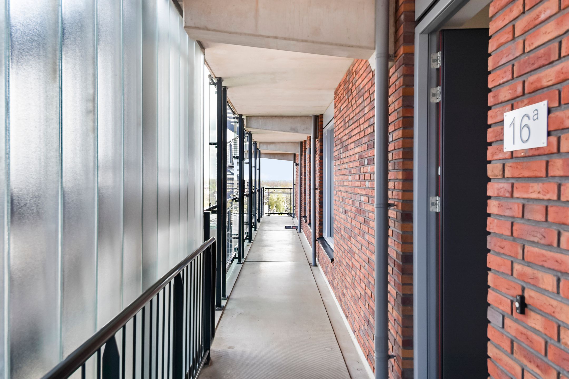 Foto 33 van Vrouw Avenweg 16-A