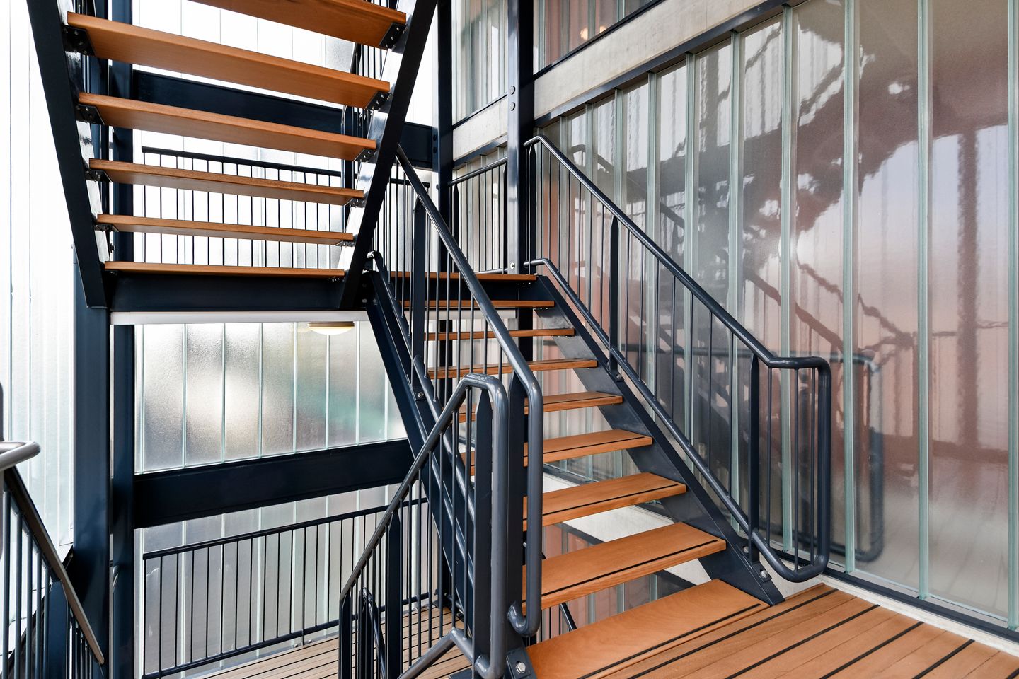 Foto 35 van Vrouw Avenweg 16-A