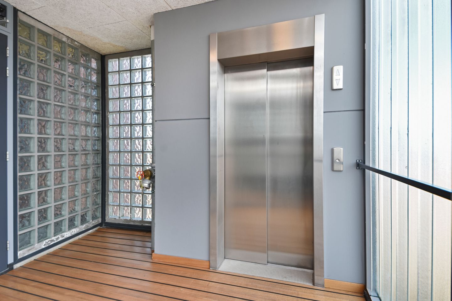 Foto 34 van Vrouw Avenweg 16-A