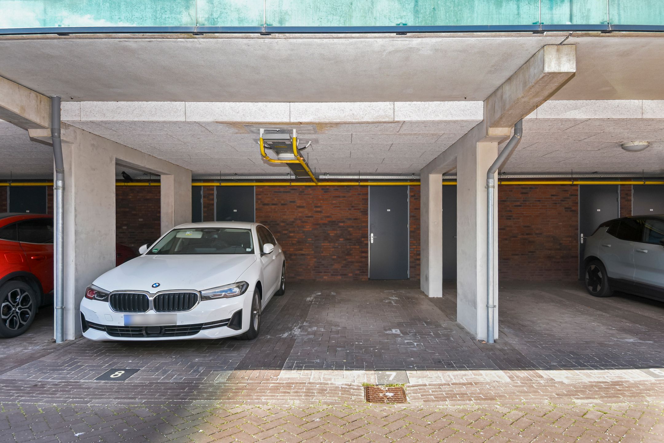 Foto 36 van Vrouw Avenweg 16-A