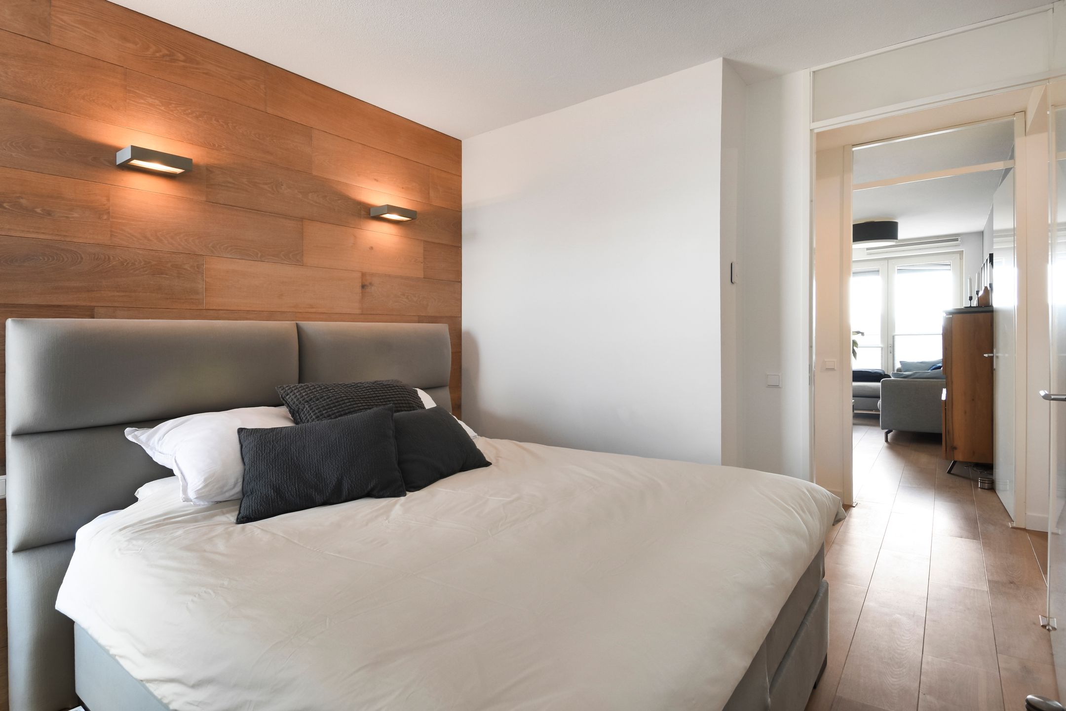 Foto 18 van Vrouw Avenweg 16-A