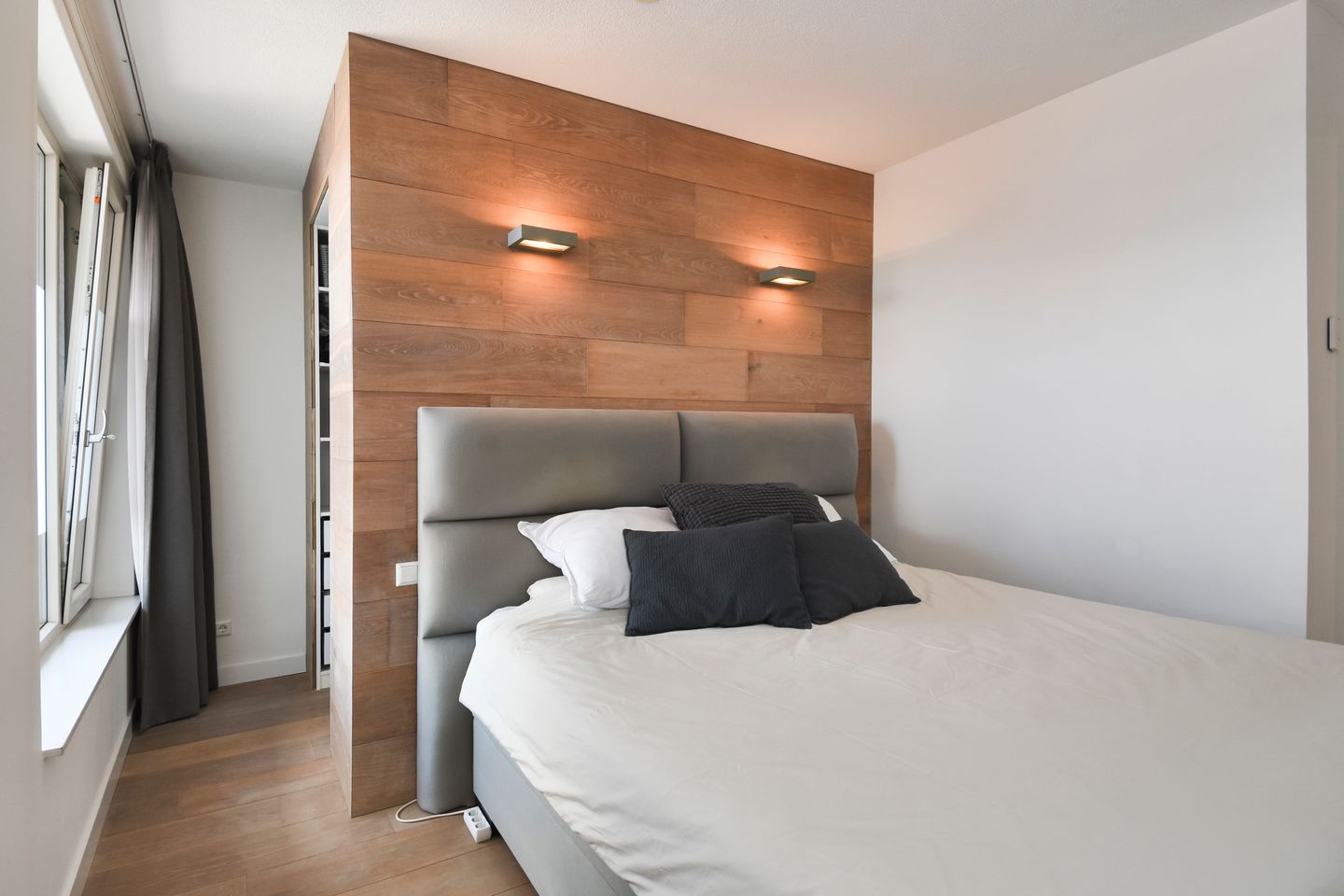 Foto 20 van Vrouw Avenweg 16-A