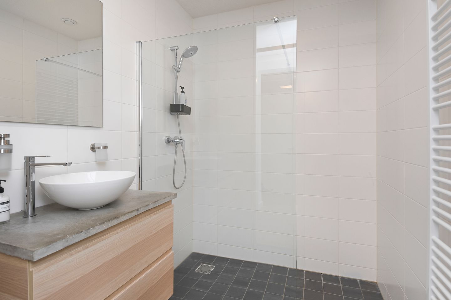 Foto 29 van Vrouw Avenweg 16-A