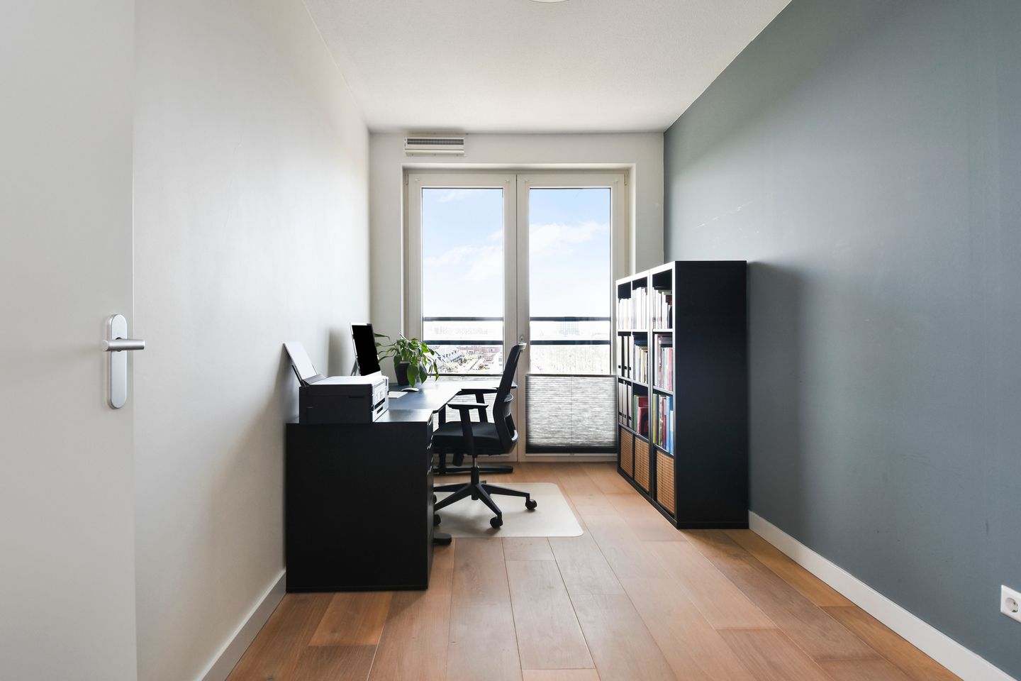 Foto 25 van Vrouw Avenweg 16-A